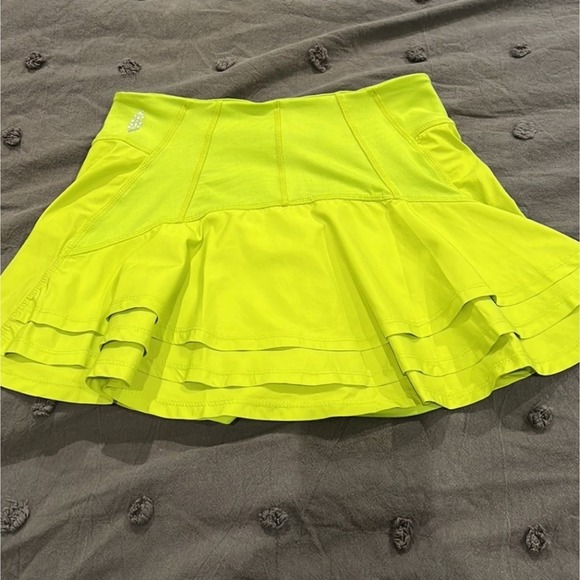 FREE PEOPLE Movement Chartreuse Skirt Ruffled Short Size‎ Large - Picture 7 of 10